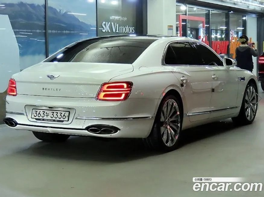 Bentley Flying Spur — фото 4