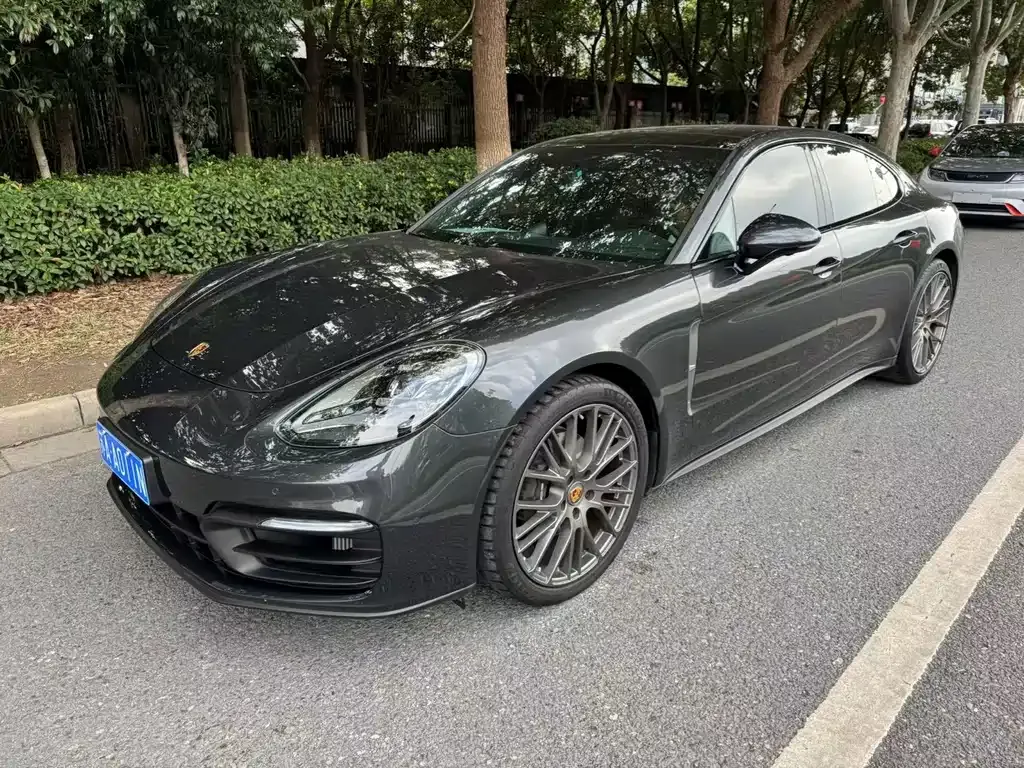 Porsche Panamera — фото 1