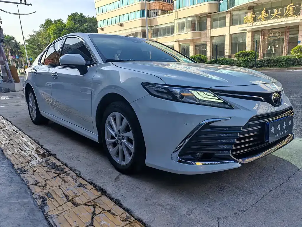 Toyota Camry — фото 3