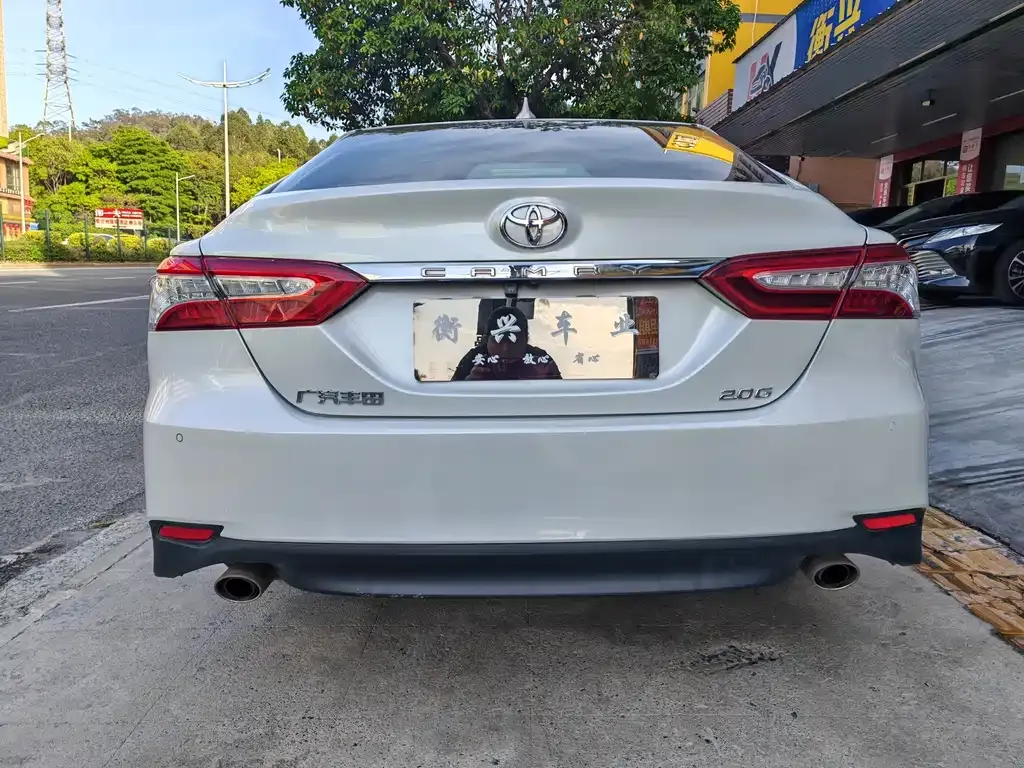 Toyota Camry — фото 7