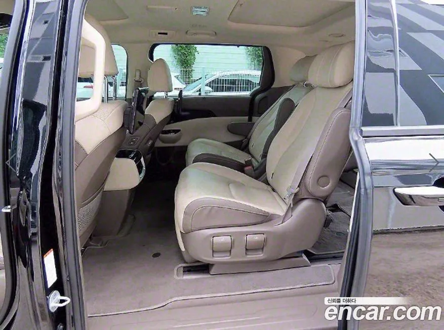 Kia Carnival — фото 6