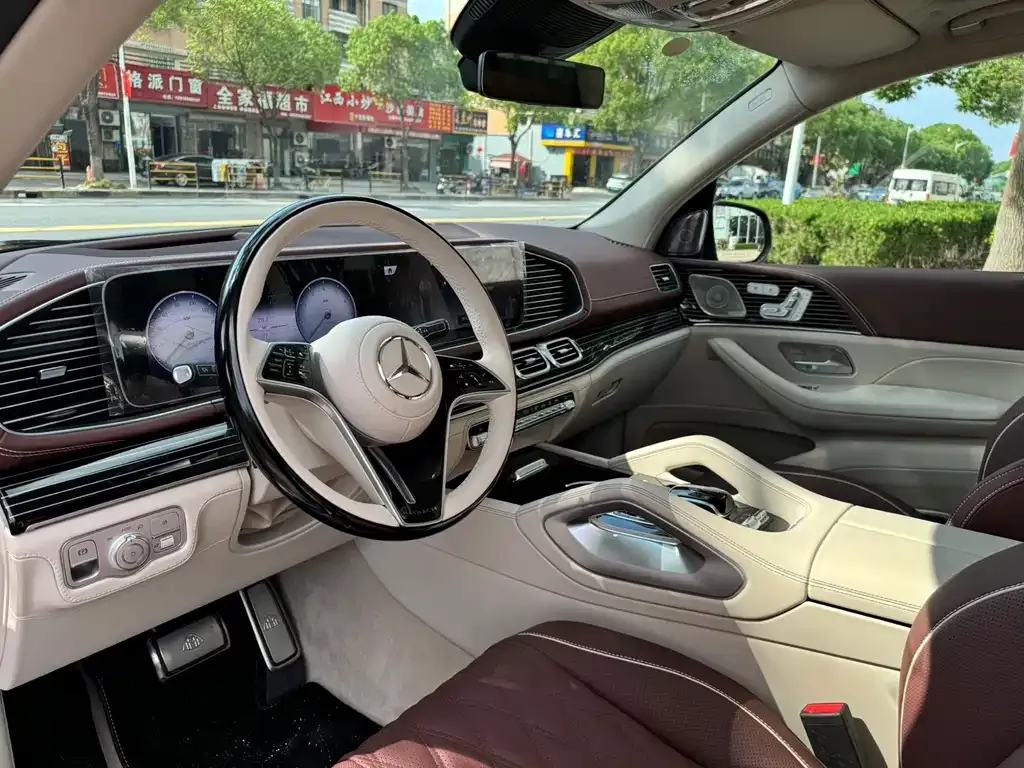 Mercedes-Benz GLS — фото 6