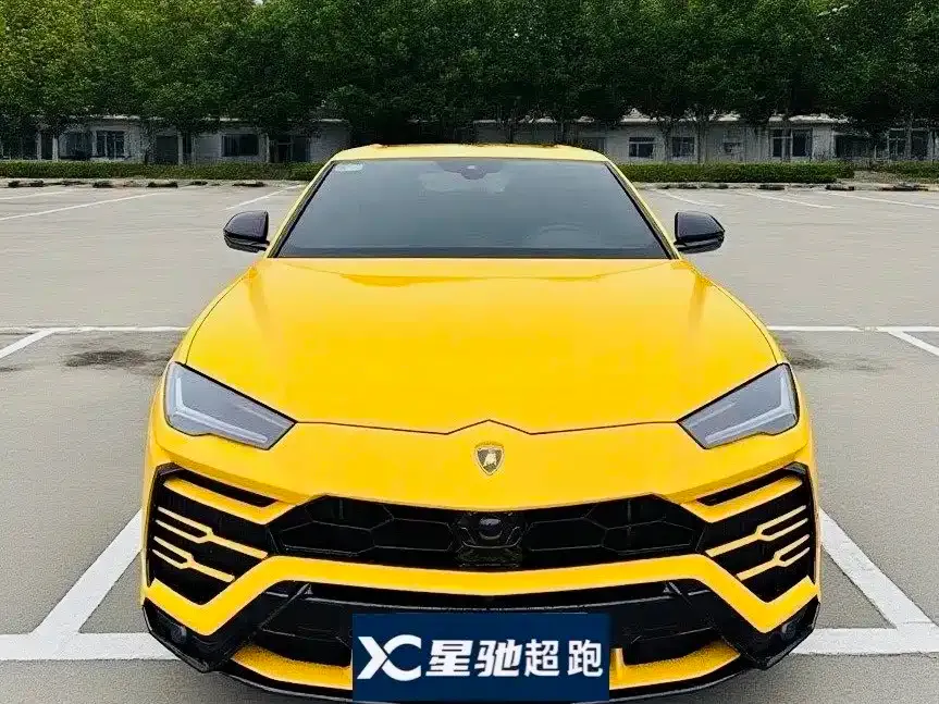 Lamborghini Urus — фото 1
