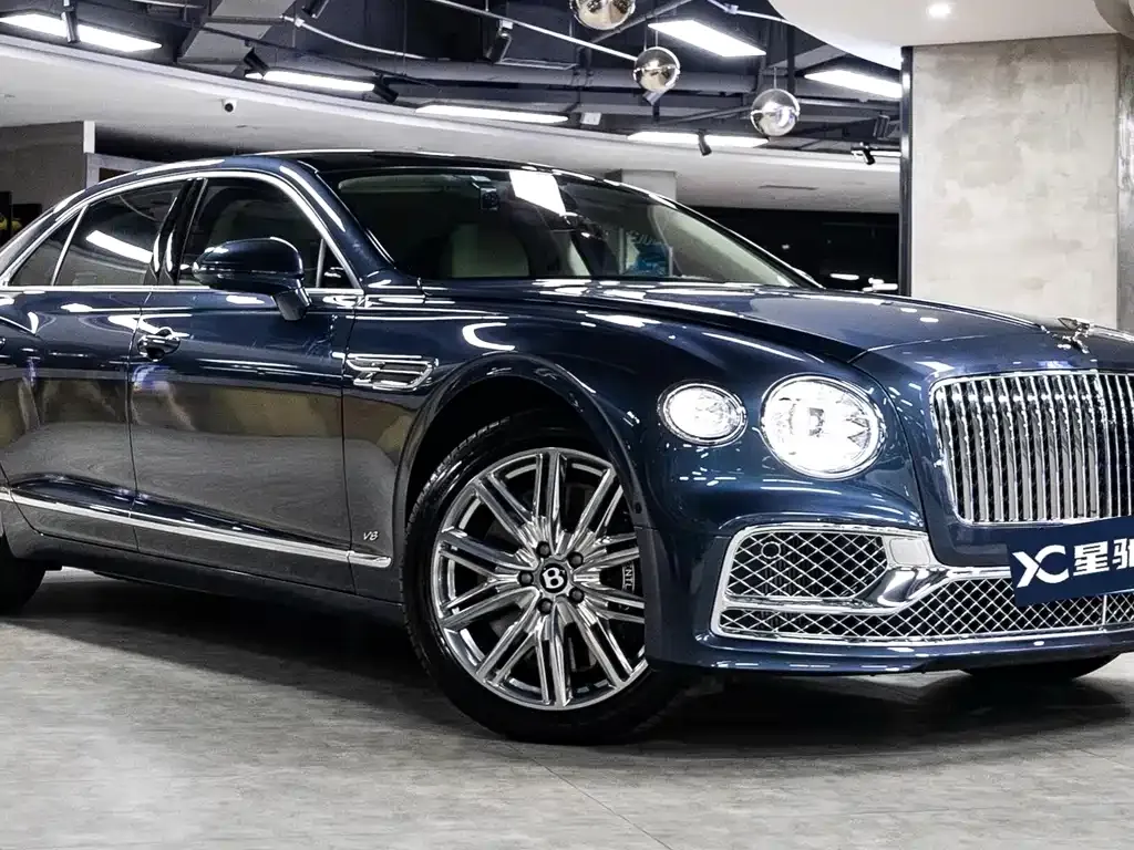 Bentley Flying Spur — фото 1