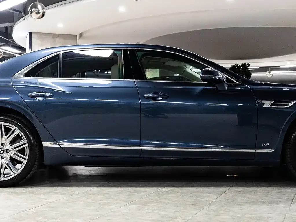Bentley Flying Spur — фото 2