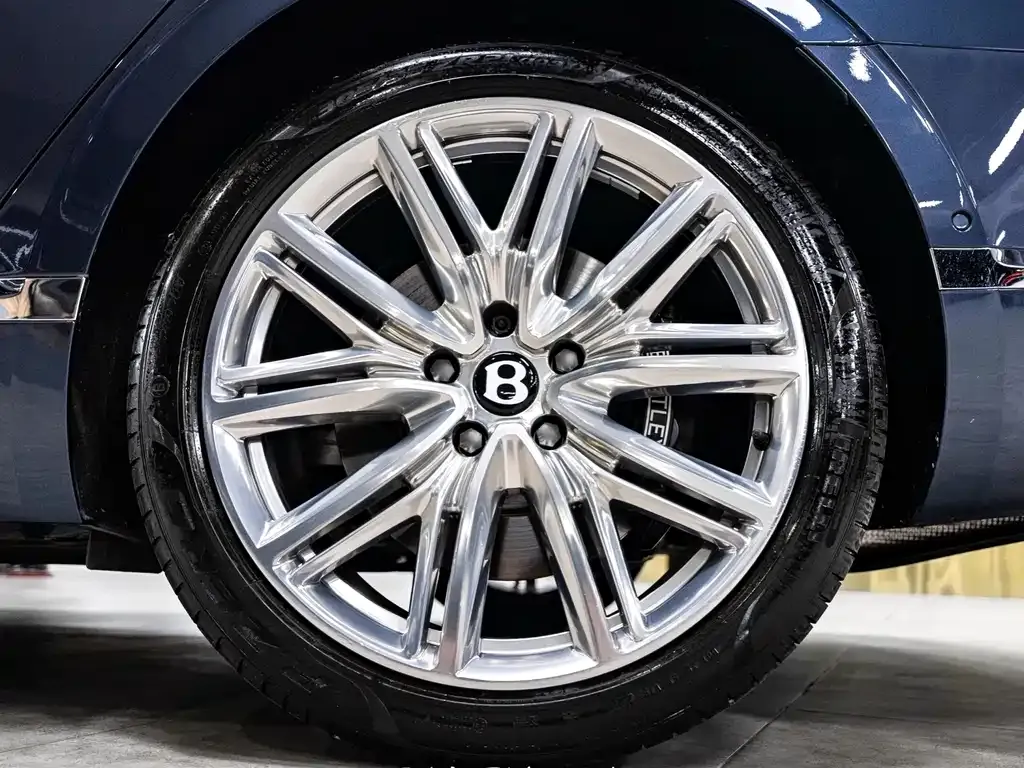 Bentley Flying Spur — фото 4