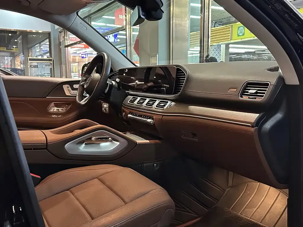 Mercedes-Benz GLS — фото 6