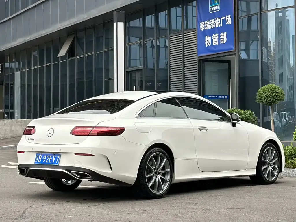 Mercedes-Benz E-Class (Import) — фото 4