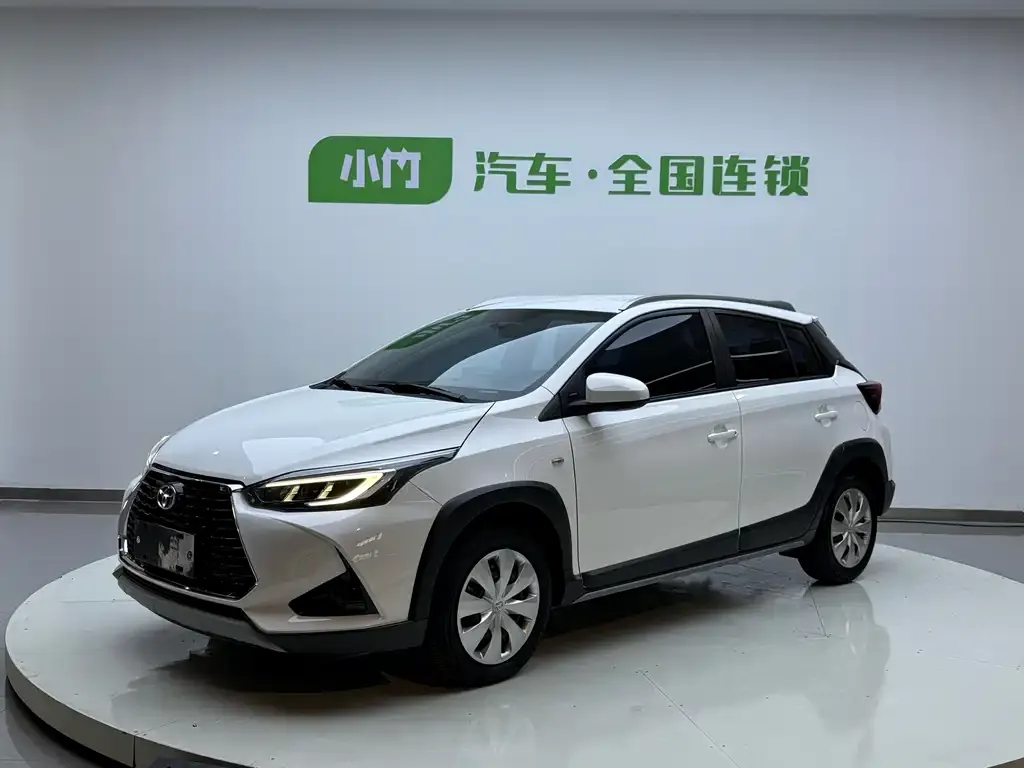 Toyota Yaris L — фото 1