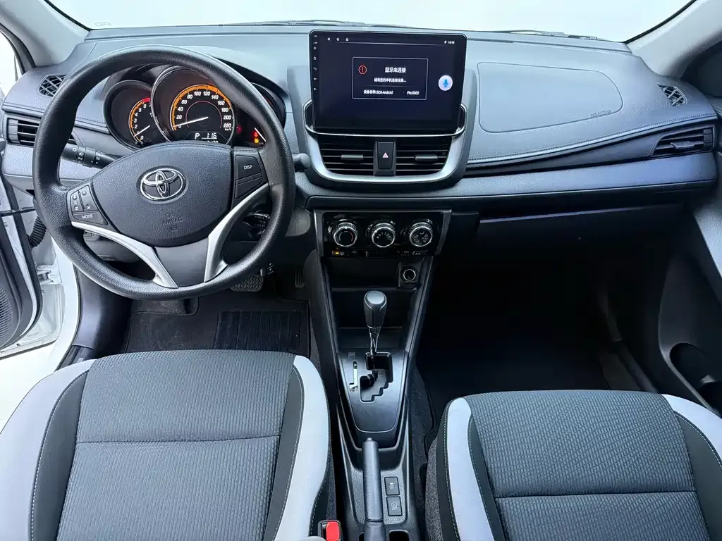 Toyota Yaris L — фото 10
