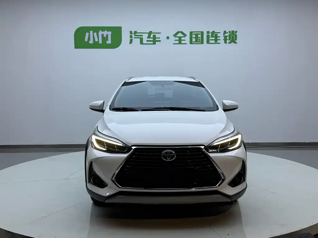 Toyota Yaris L — фото 2