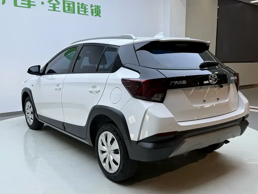 Toyota Yaris L — фото 6