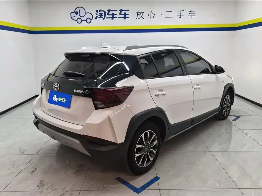Toyota Yaris L — фото 3