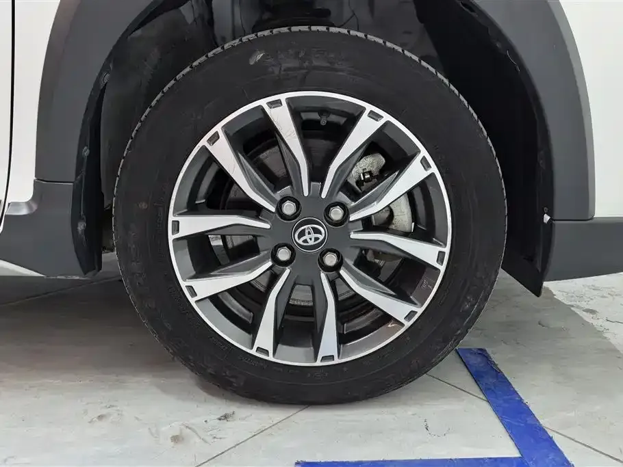 Toyota Yaris L — фото 6