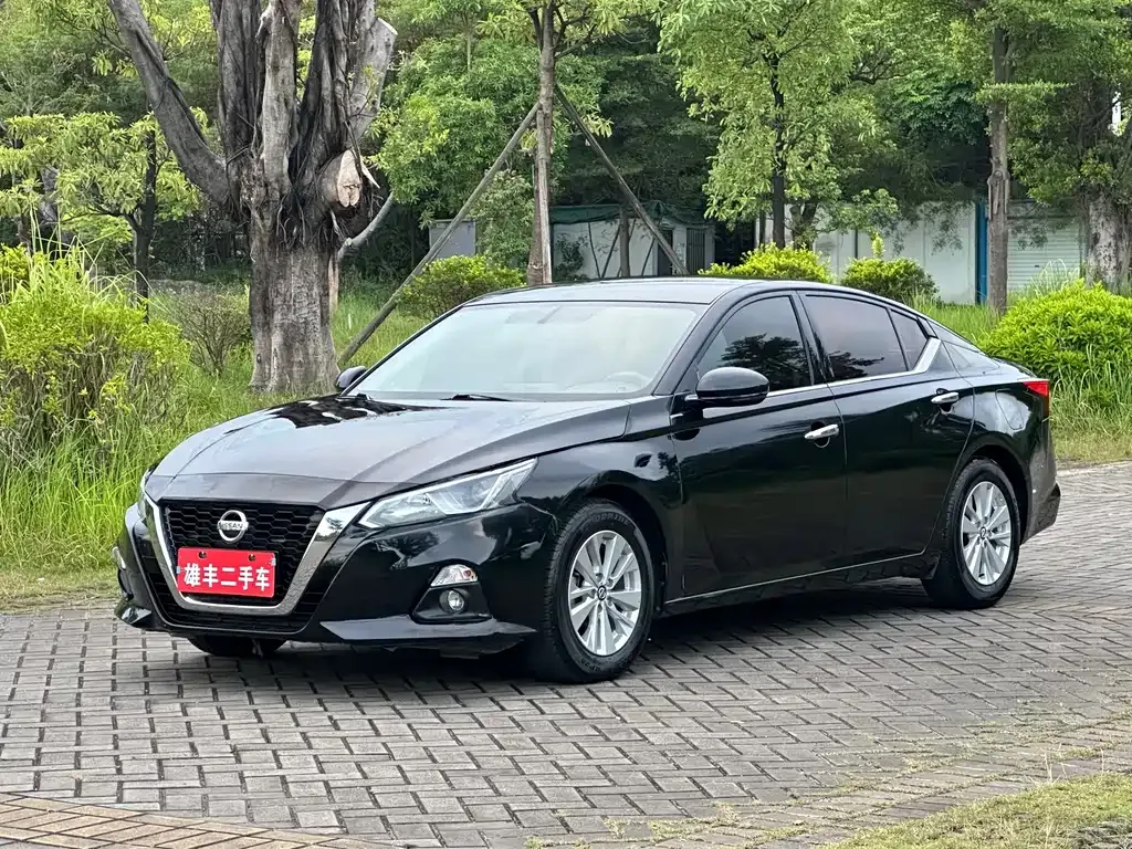 Nissan Teana — фото 1