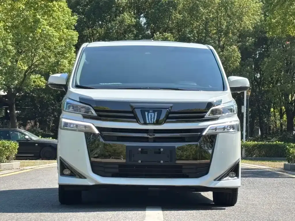 Toyota Vellfire — фото 2