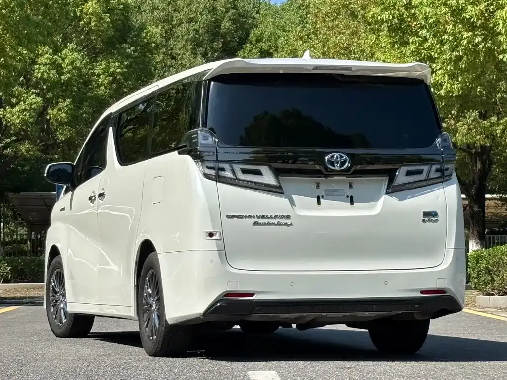 Toyota Vellfire — фото 4