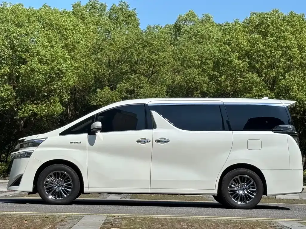 Toyota Vellfire — фото 6