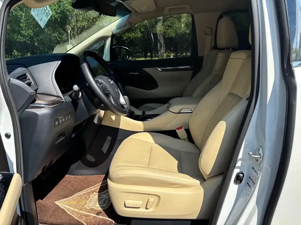 Toyota Vellfire — фото 7