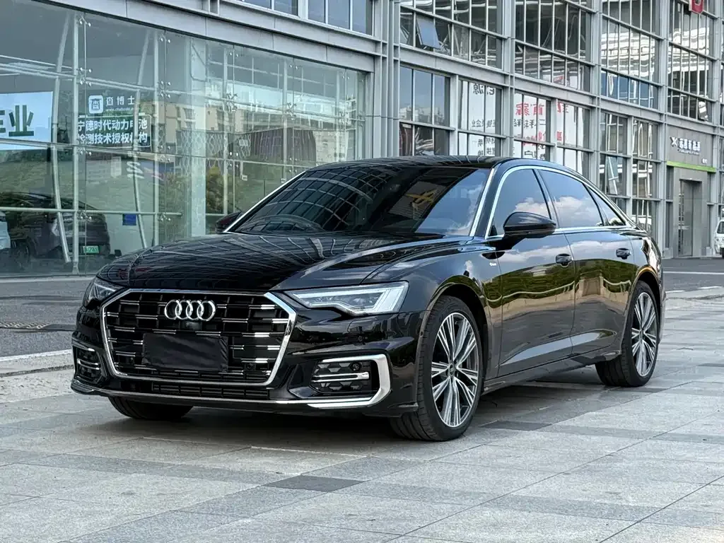 Audi A6L — фото 1