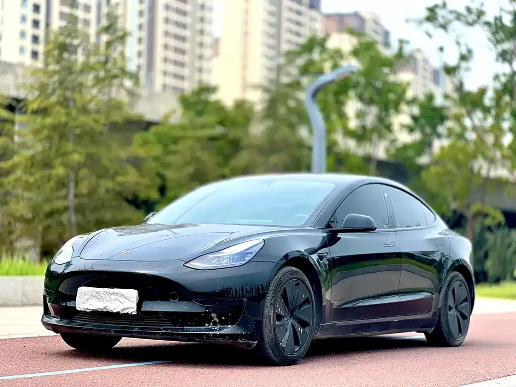 Tesla Model 3 — фото 1