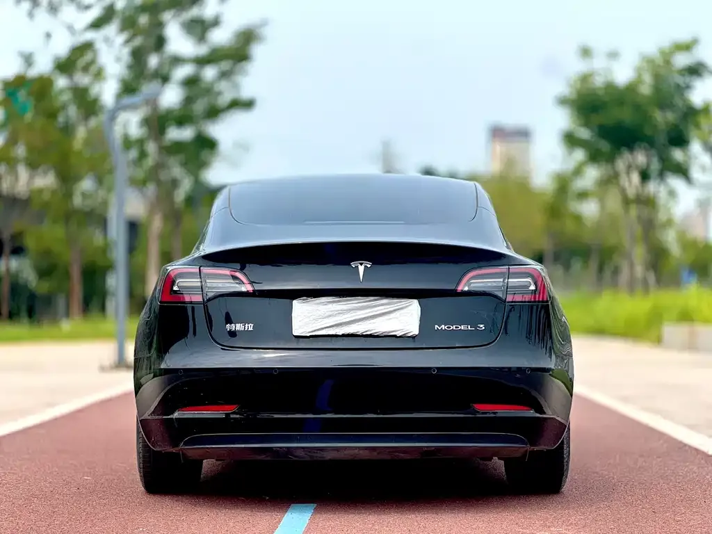 Tesla Model 3 — фото 8