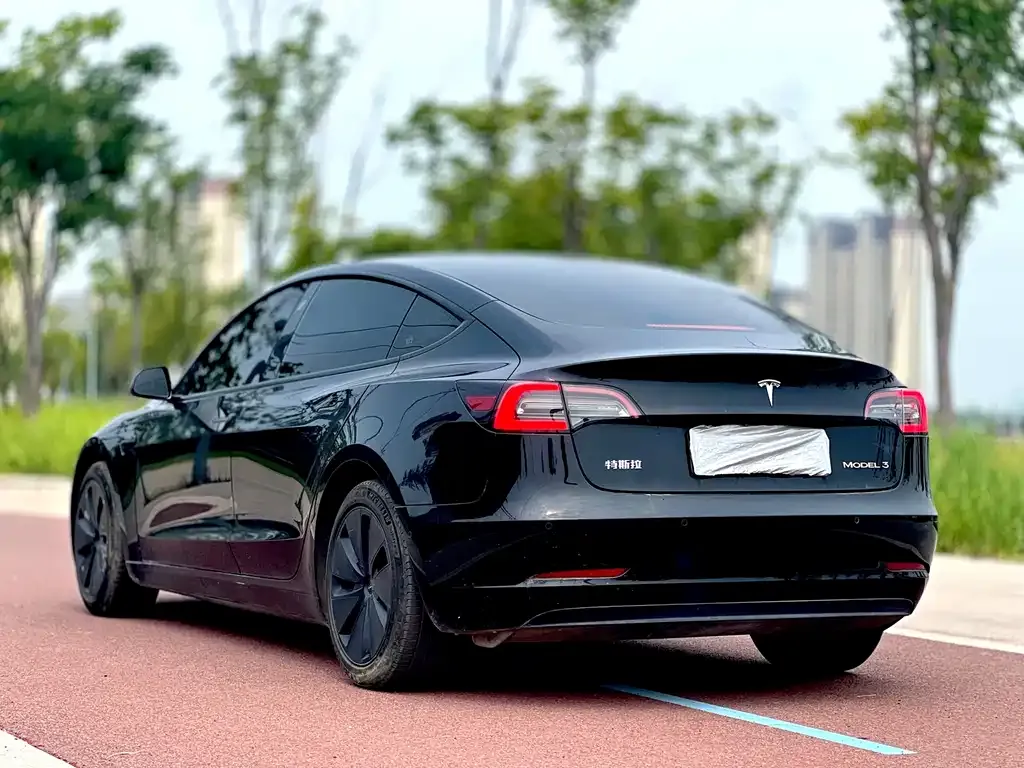 Tesla Model 3 — фото 9