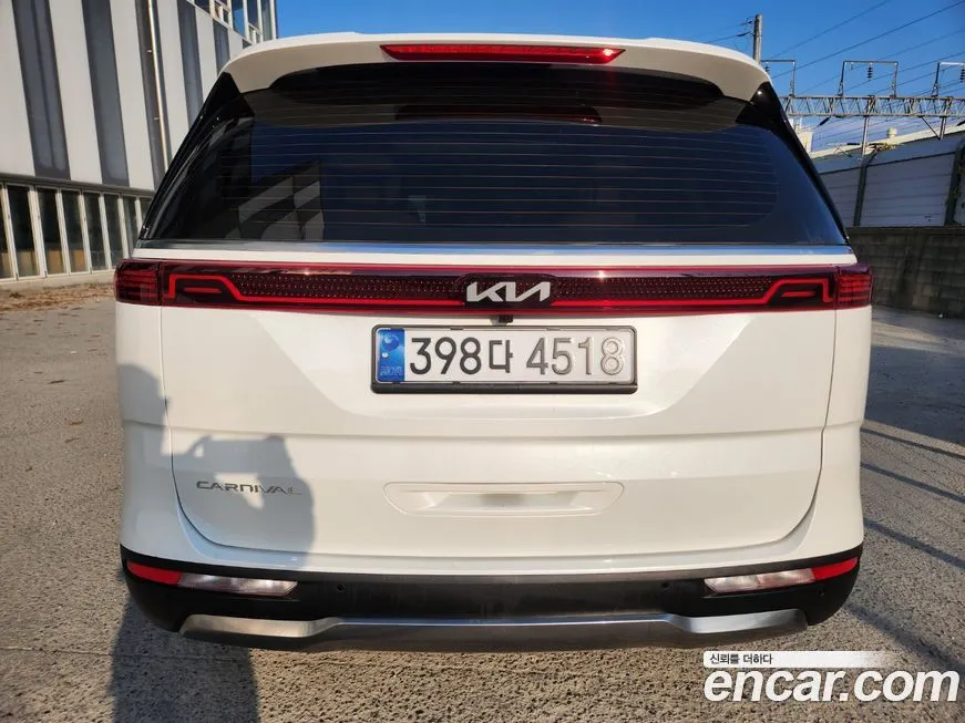 Kia Carnival — фото 4