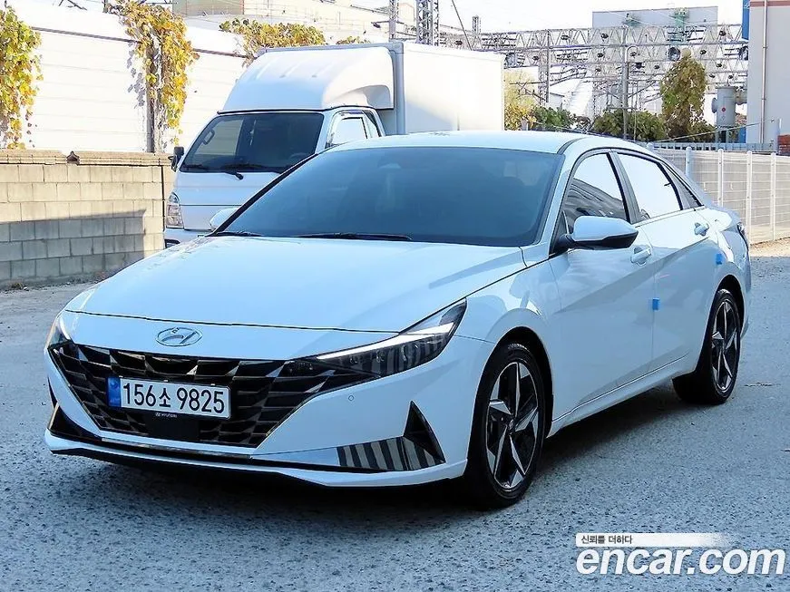 Hyundai AVANTE — фото 1