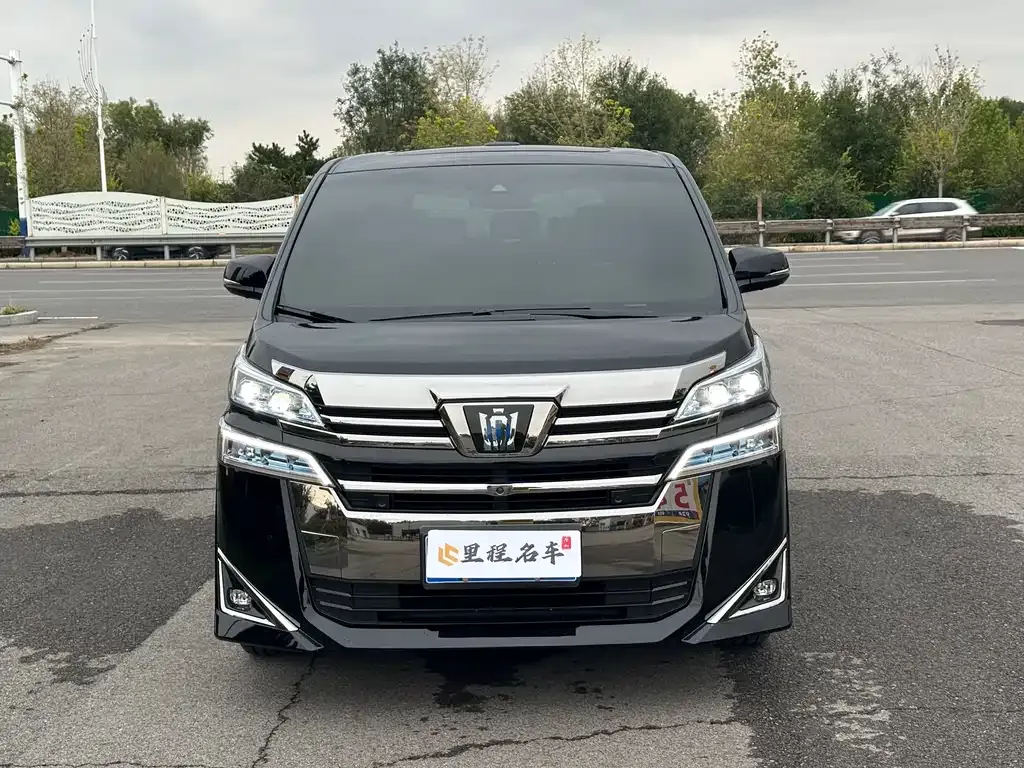 Toyota Vellfire — фото 2