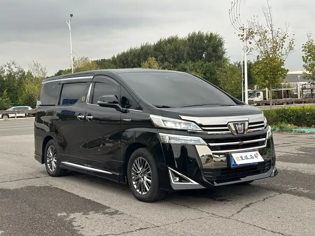 Toyota Vellfire — фото 3