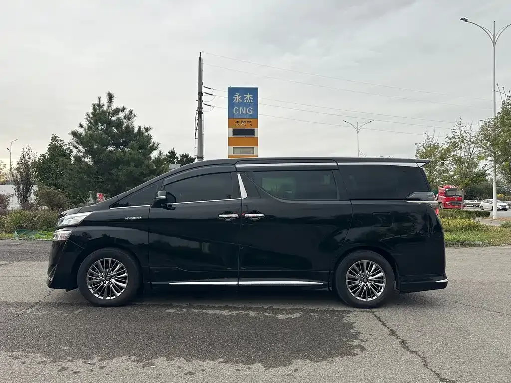 Toyota Vellfire — фото 4