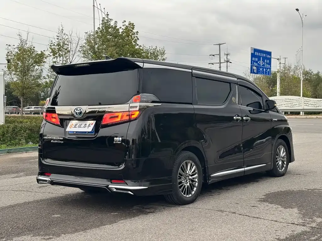 Toyota Vellfire — фото 5