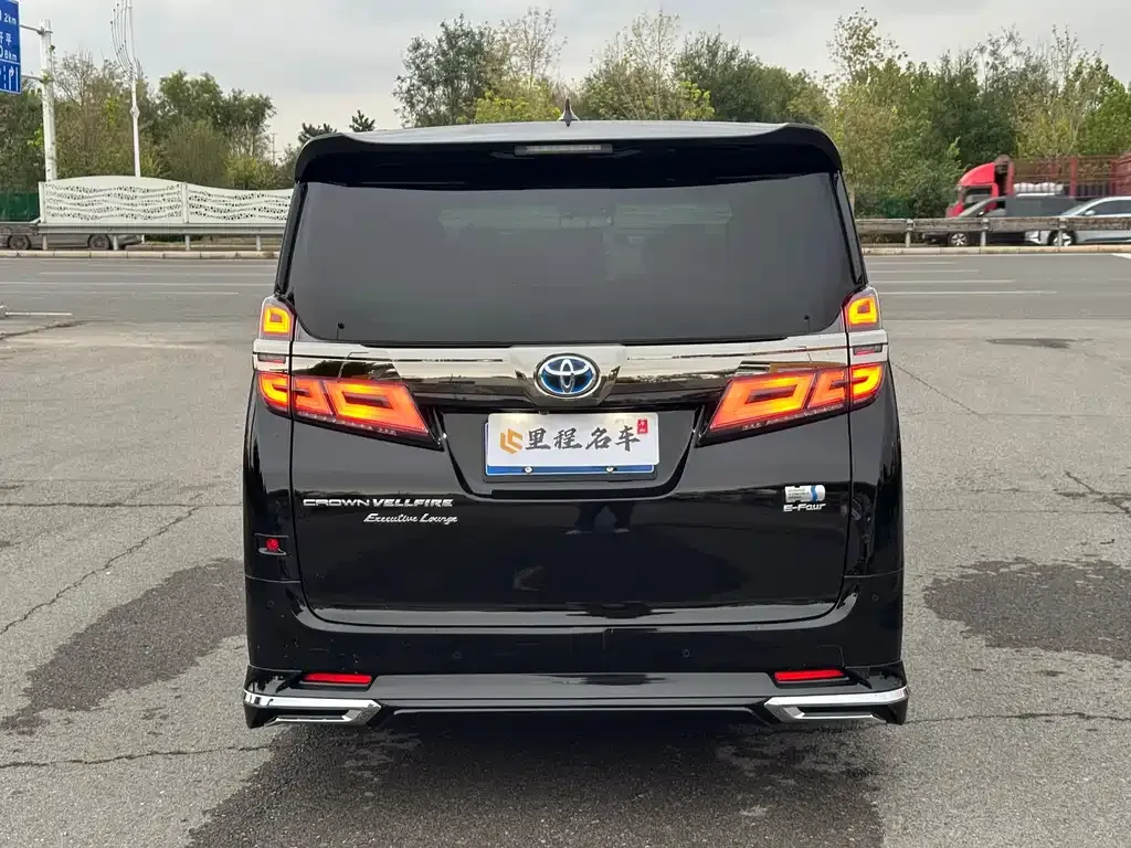 Toyota Vellfire — фото 6