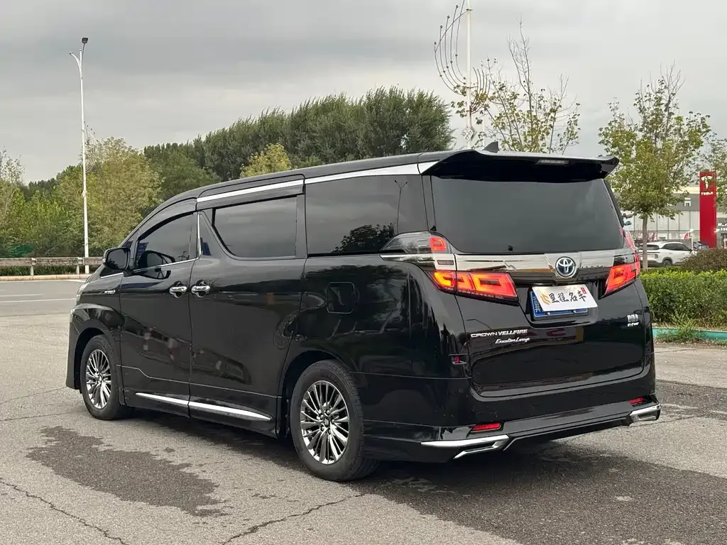 Toyota Vellfire — фото 7