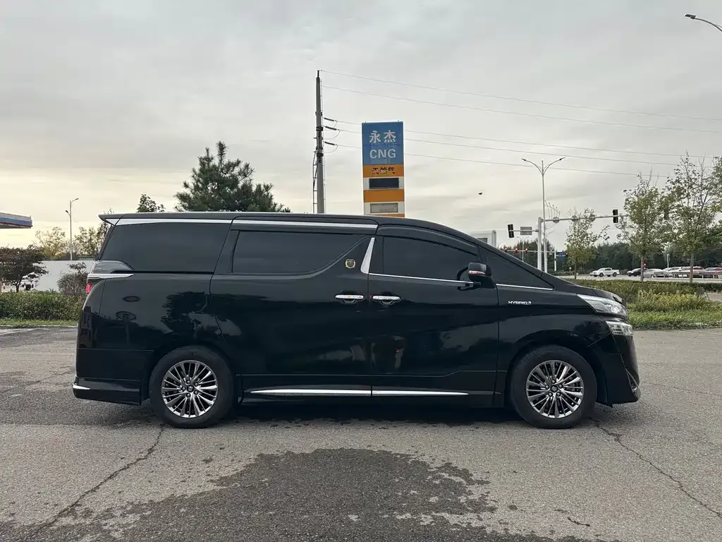 Toyota Vellfire — фото 8
