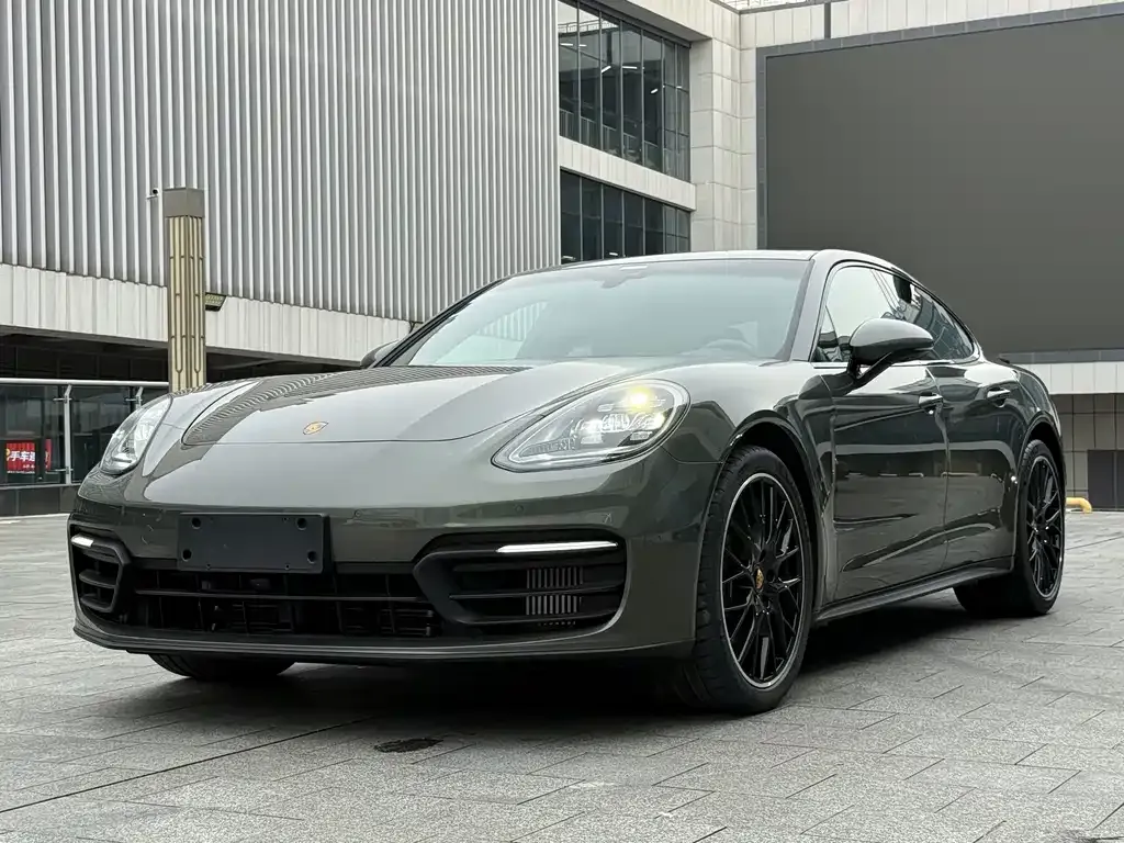 Porsche Panamera — фото 1