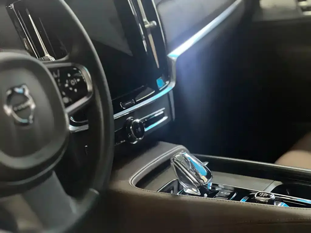 Volvo S90 — фото 8