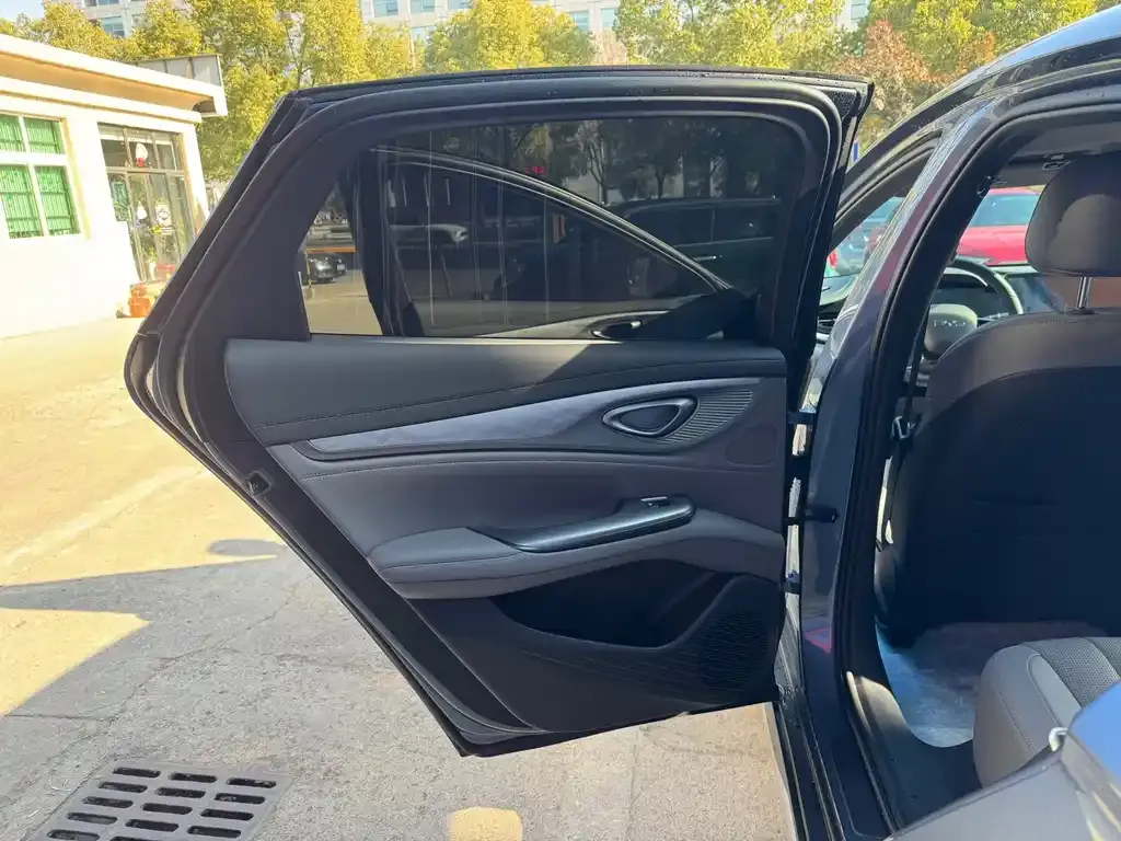 BYD Seal — фото 10