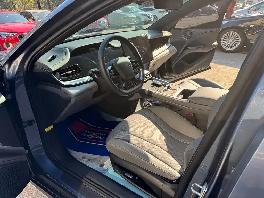 BYD Seal — фото 9