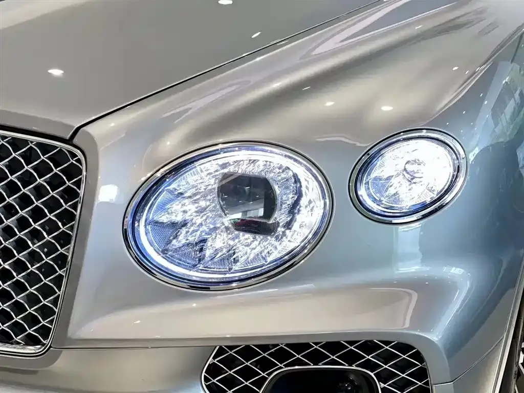 Bentley Bentayga — фото 2