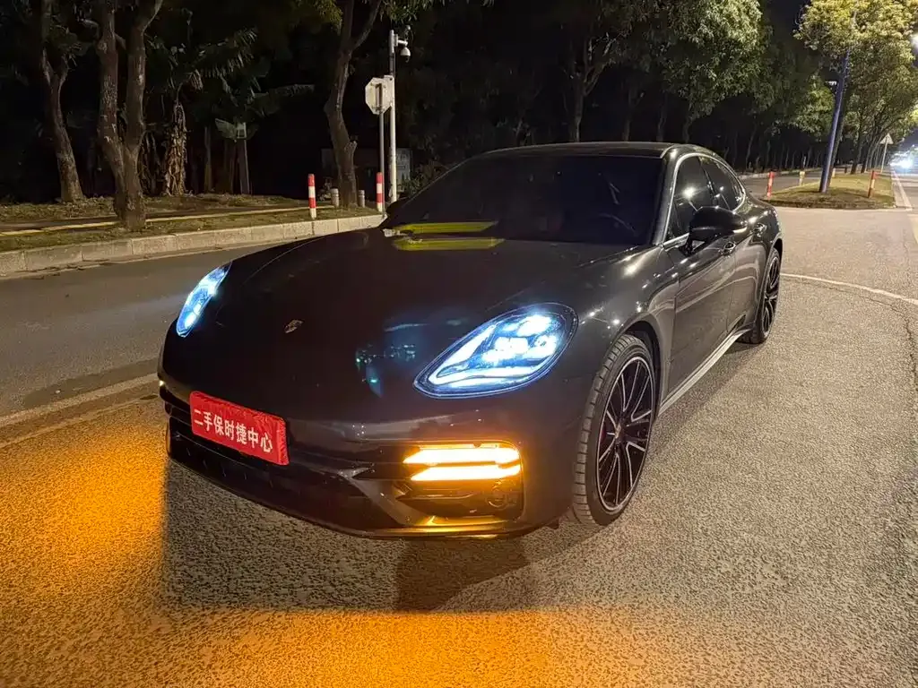 Porsche Panamera — фото 1