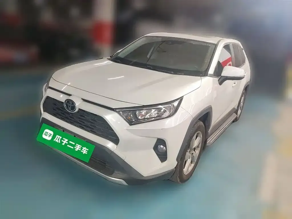 Toyota RAV4 — фото 1