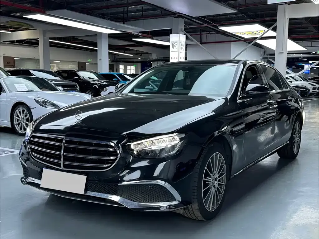 Mercedes-Benz E-Class — фото 1