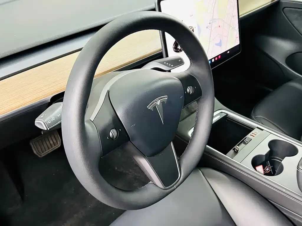 Tesla Model 3 — фото 10