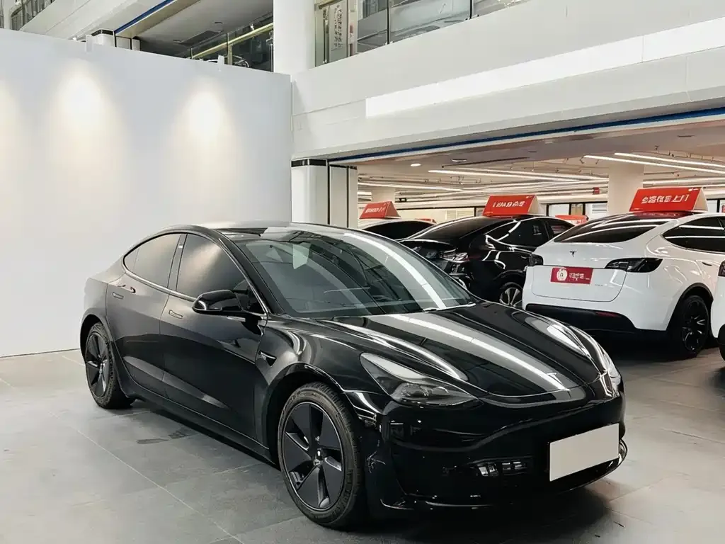 Tesla Model 3 — фото 4