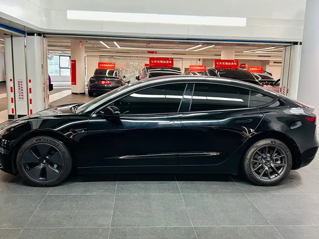 Tesla Model 3 — фото 8