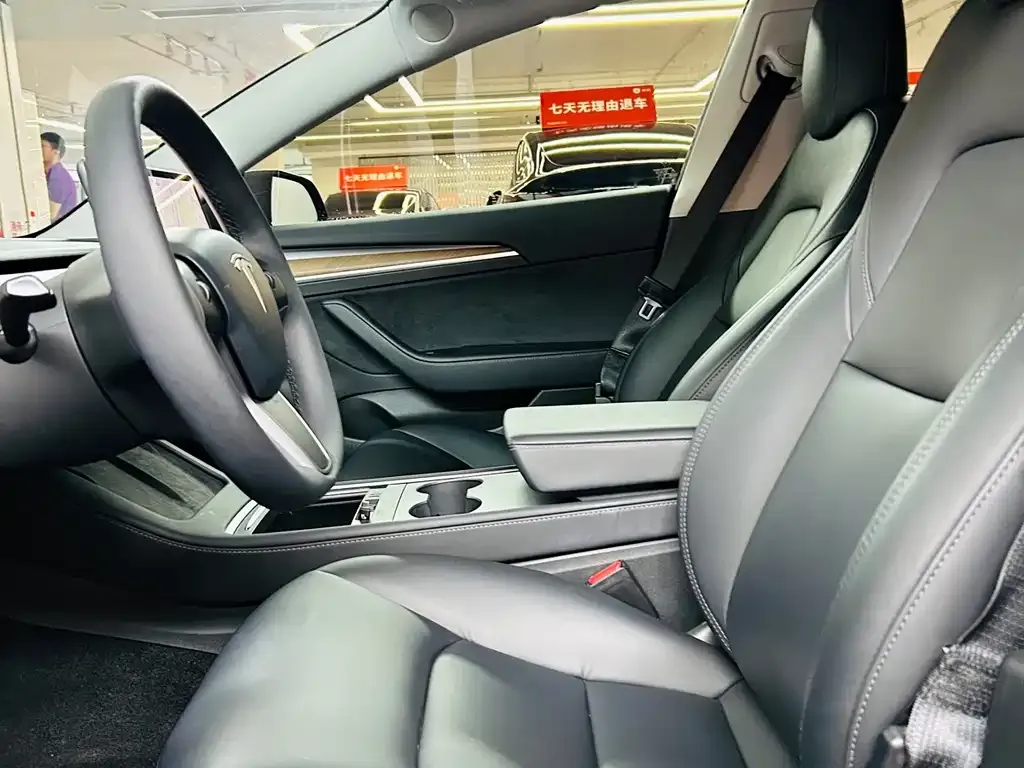 Tesla Model 3 — фото 9