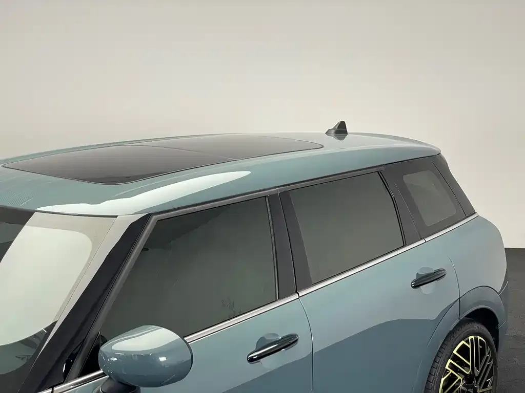 MINI Clubman — фото 4