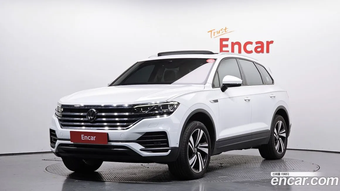 Volkswagen Touareg — фото 1